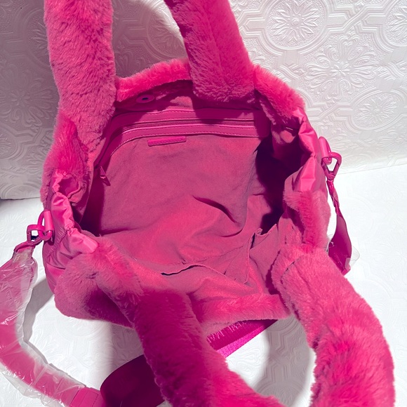 🎀Steve Madden Pink Faux Fur 2- In-1  Tote Set Brand New with Tags 🎀 - Picture 7 of 12